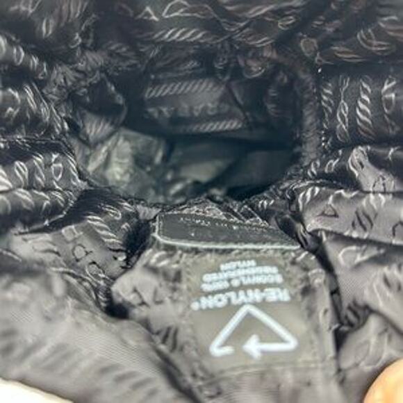 Women's Prada re-nylon quilted snow boots size 39 made in Italy - Picture 4 of 11